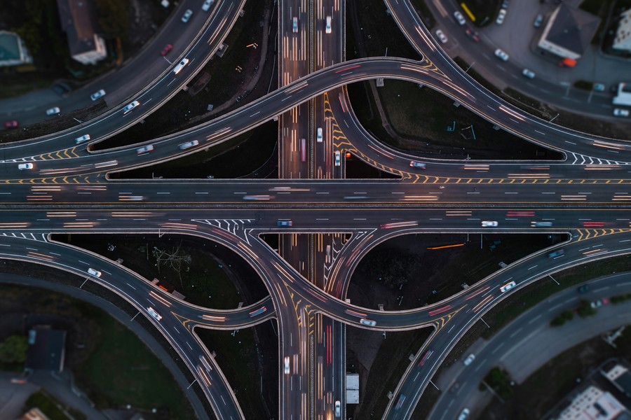 Diagram showing Wi-Fi 7 tri-band spectrum allocation across 2.4 GHz, 5 GHz, and 6 GHz