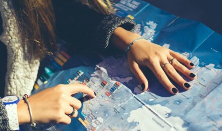 AIO Quick Authority: How Travel Bloggers Are Using AI to Generate Itineraries for 12 Countries